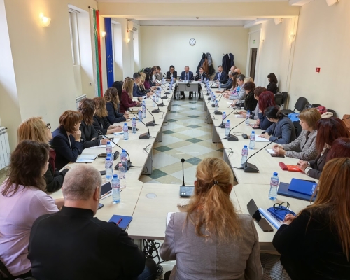Министърът на труда и социалната политика проведе работна среща с ръководството и регионалните ...